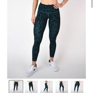 Fleo El Toro 25” Bayou Snakeskin leggings